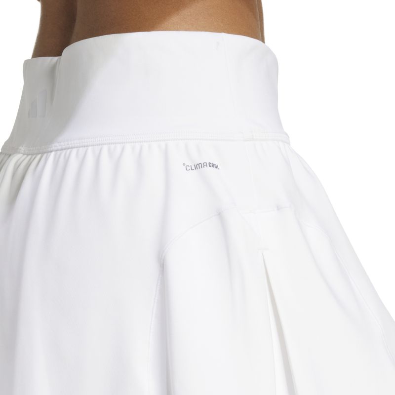 JE7102_8_APPAREL_On-Model_Detail-View-1_white