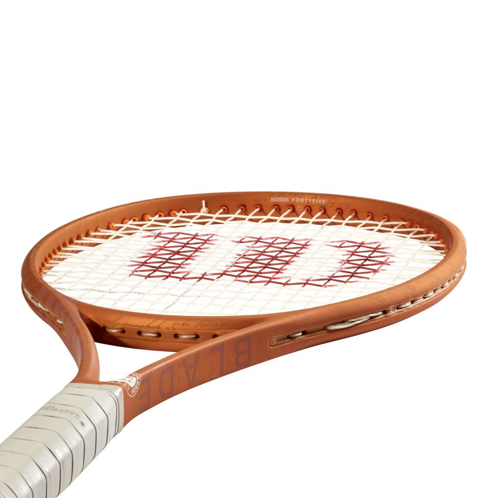WR089911U_4_Blade_98_18x20_v8_Roland_Garros_BR_-png-high-res