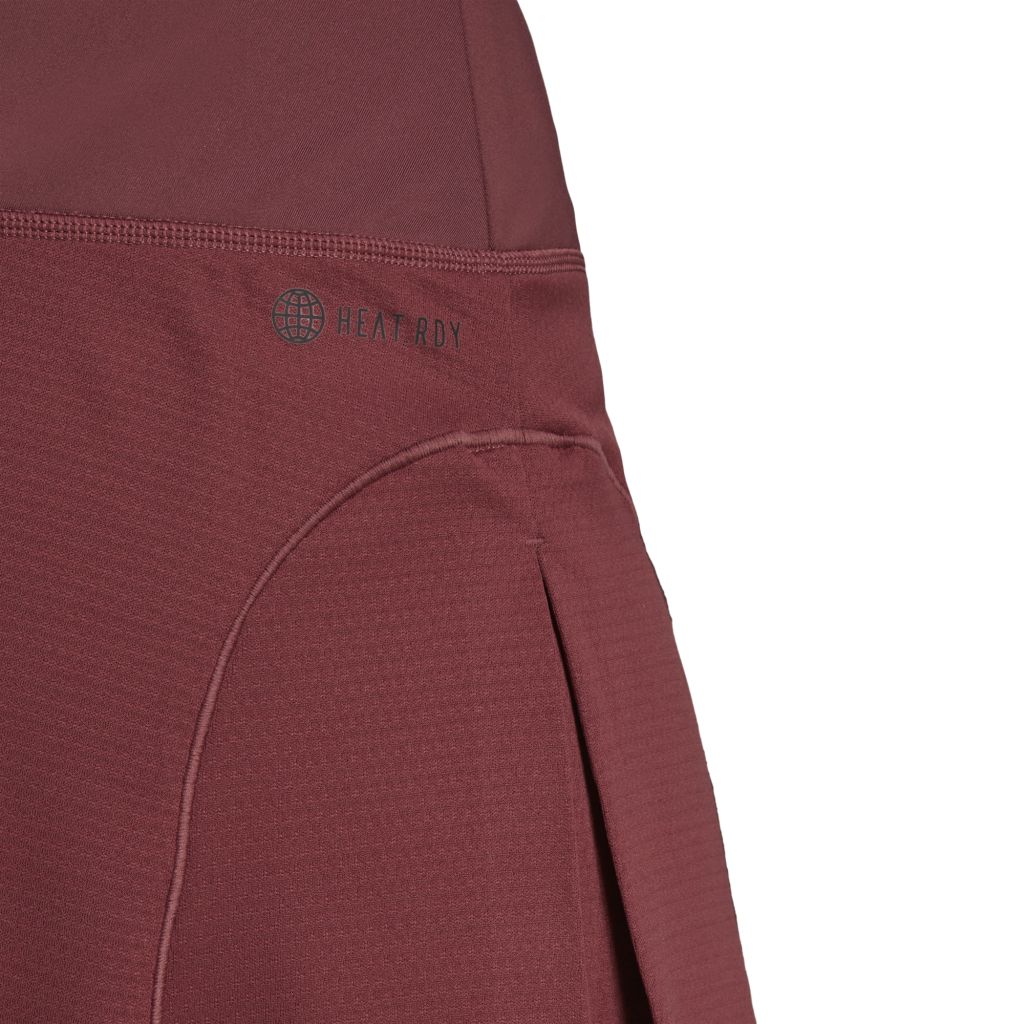 HC7706_APP_on-model_detail-2_white