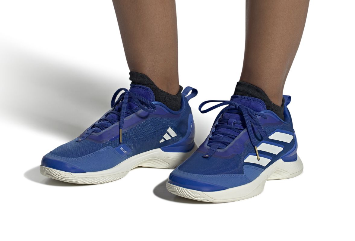 ID2080_11_FOOTWEAR_On-Model_Front-View_white