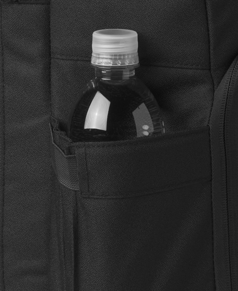 WR8030601_3_LIFESTYLE_BACKPACK_BL-png-high-res