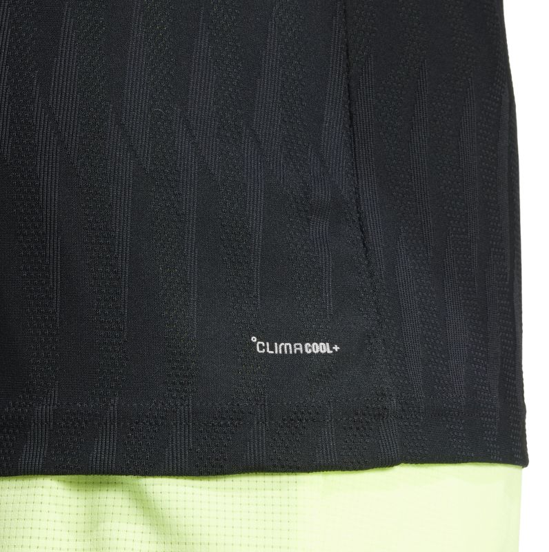 JF8459_5_APPAREL_On-Model_Detail-View-1_white