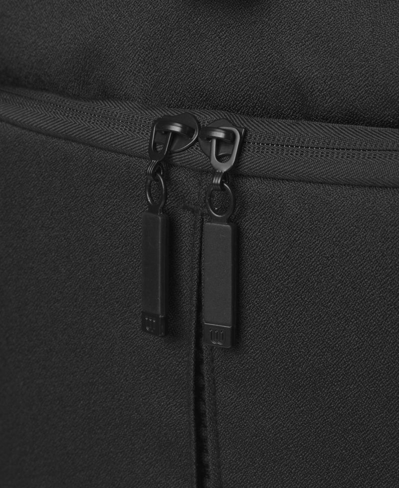 WR8030601_4_LIFESTYLE_BACKPACK_BL-png-high-res