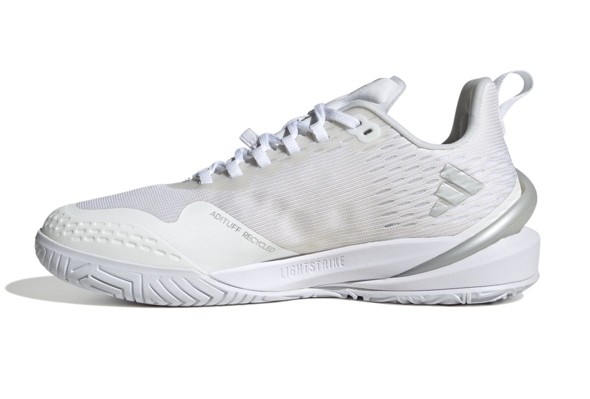 IG9516_5_FOOTWEAR_Photography_Side-Medial-Center-View_white