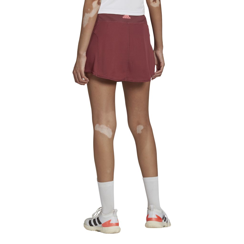 HC7706_APP_on-model_back_white