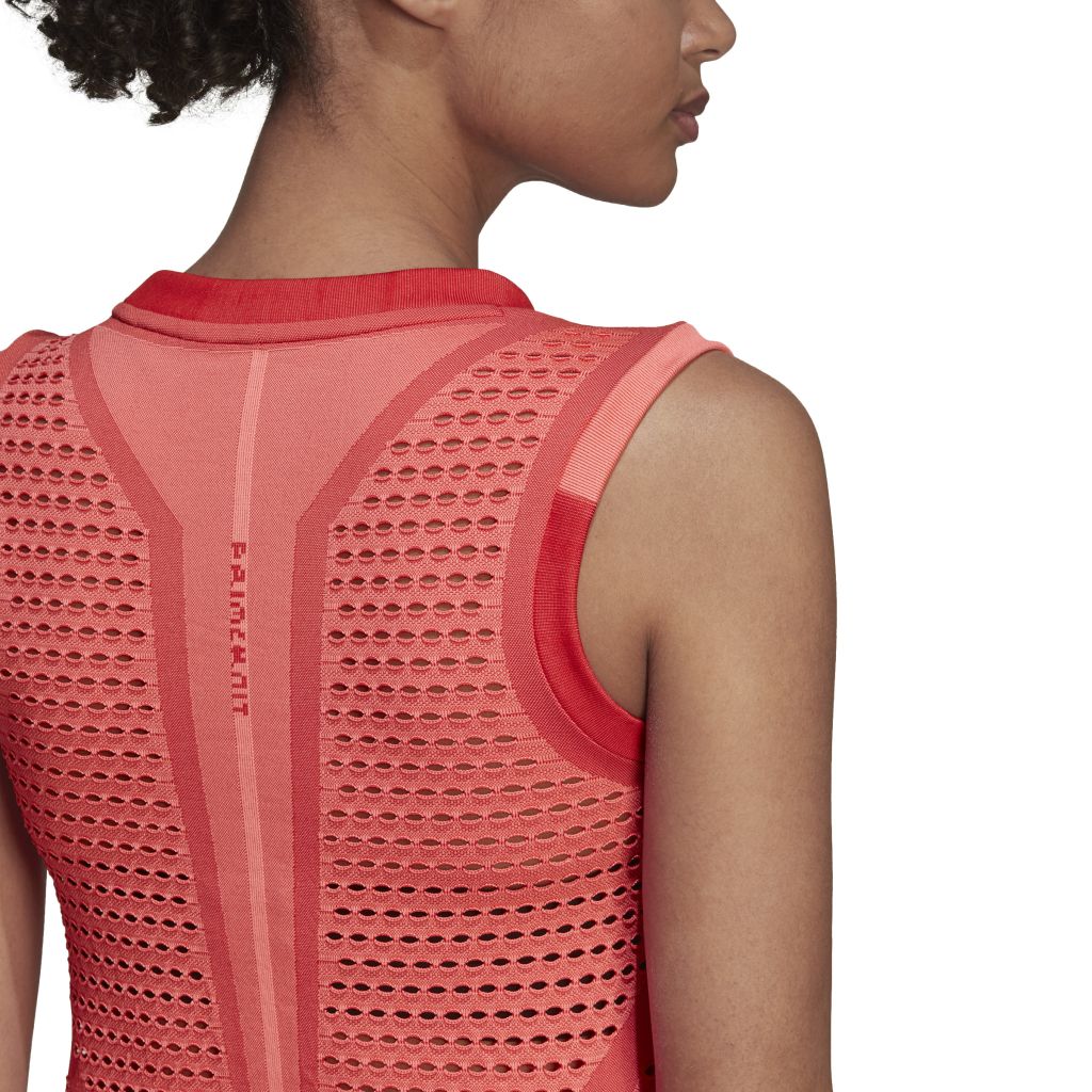 H65528_8_APPAREL_On-Model_Detail-View-2_white