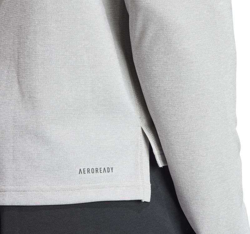 IT5441_7_APPAREL_On-Model_Detail-View-1_white