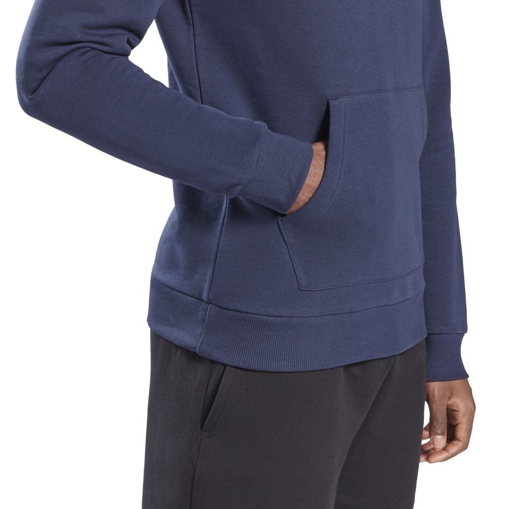 GI8662_APP_on-model_detail-2_white