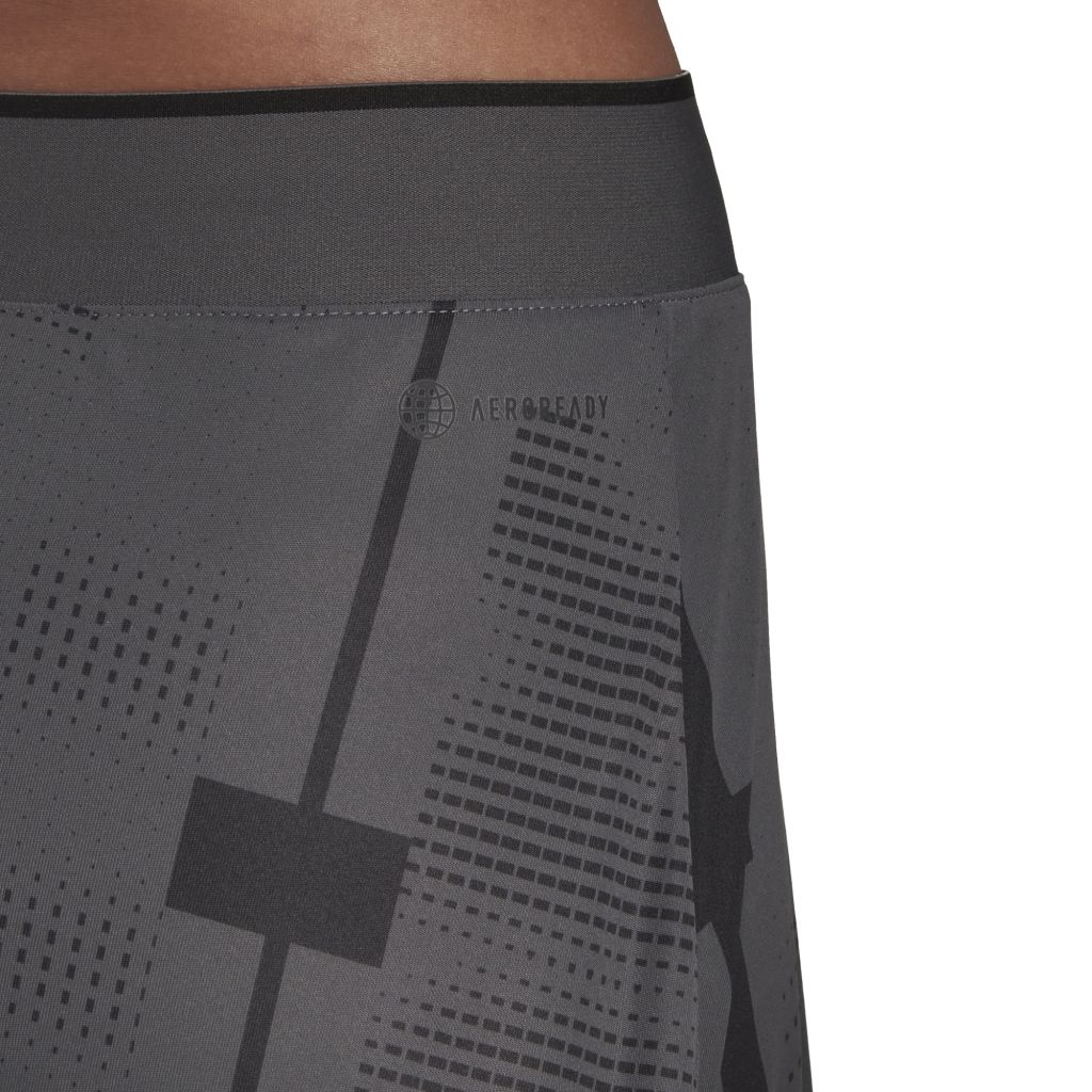 HB9095_APP_on-model_detail-2_white