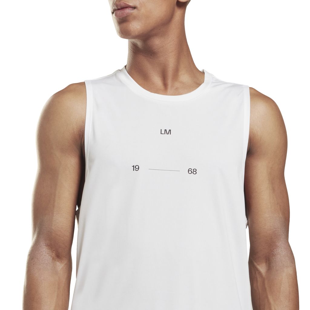H08960_APP_on-model_detail-1_white
