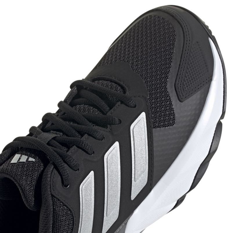 ID2458_9_FOOTWEAR_Photography_Detail-View-2_white