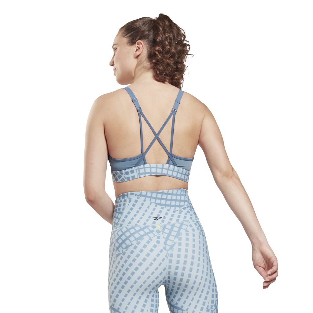 GU5857_APP_on-model_back_white