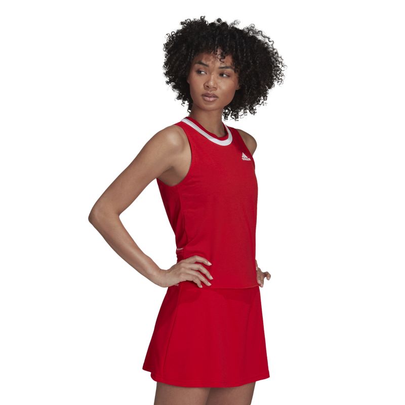 H33699_APP_on-model_walking_white