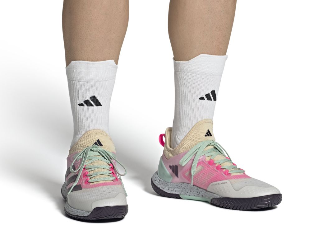 IF0445_10_FOOTWEAR_On-Model_Front-View_white