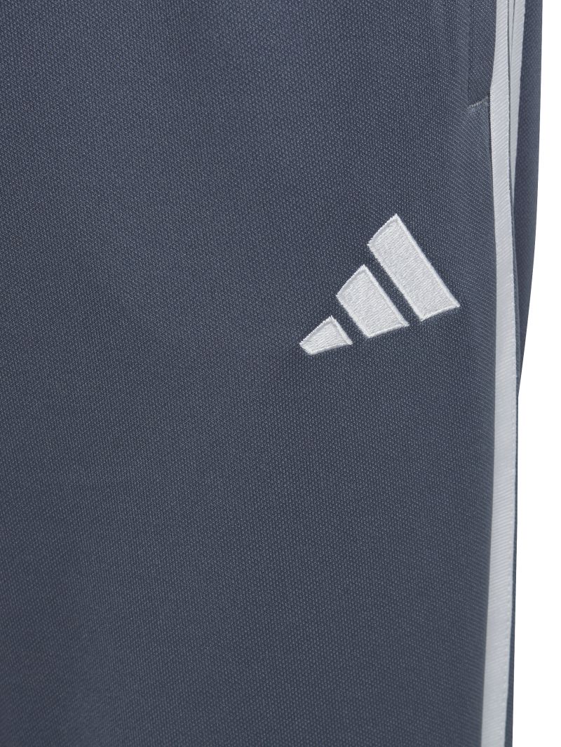 IB8481_6_APPAREL_Photography_Detail-View-3_white