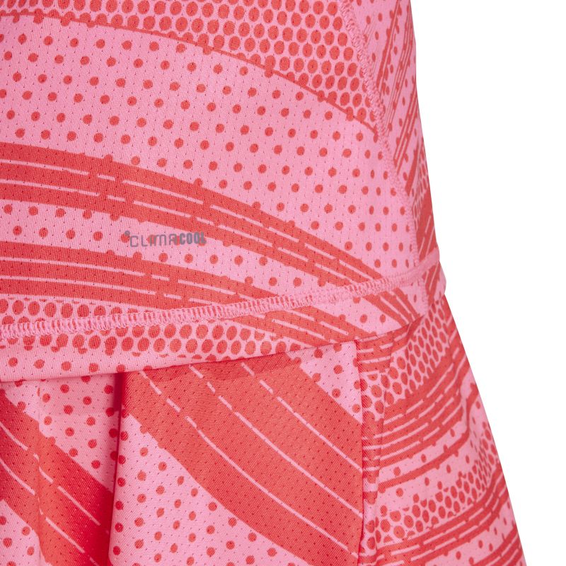 JH3348_6_APPAREL_On-Model_Detail-View-1_white