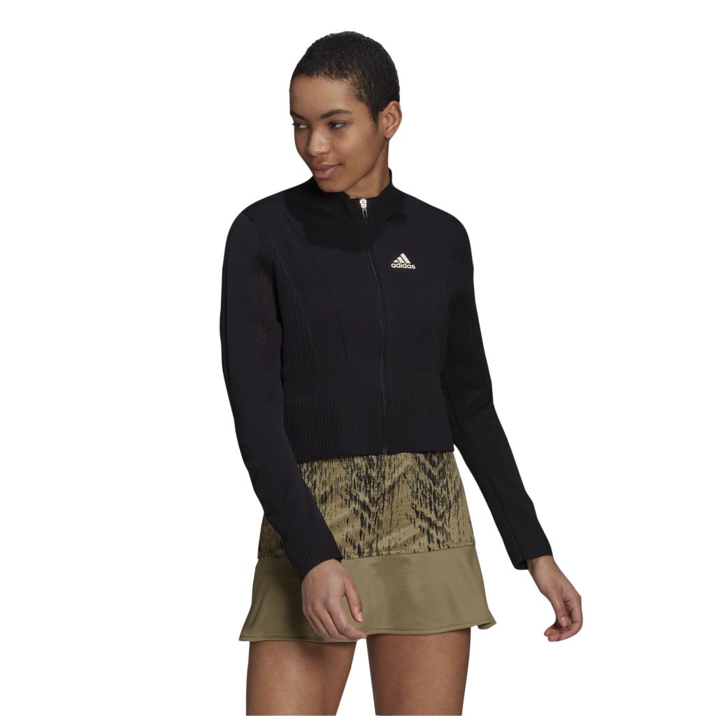 GQ9389_APP_on-model_standard_white