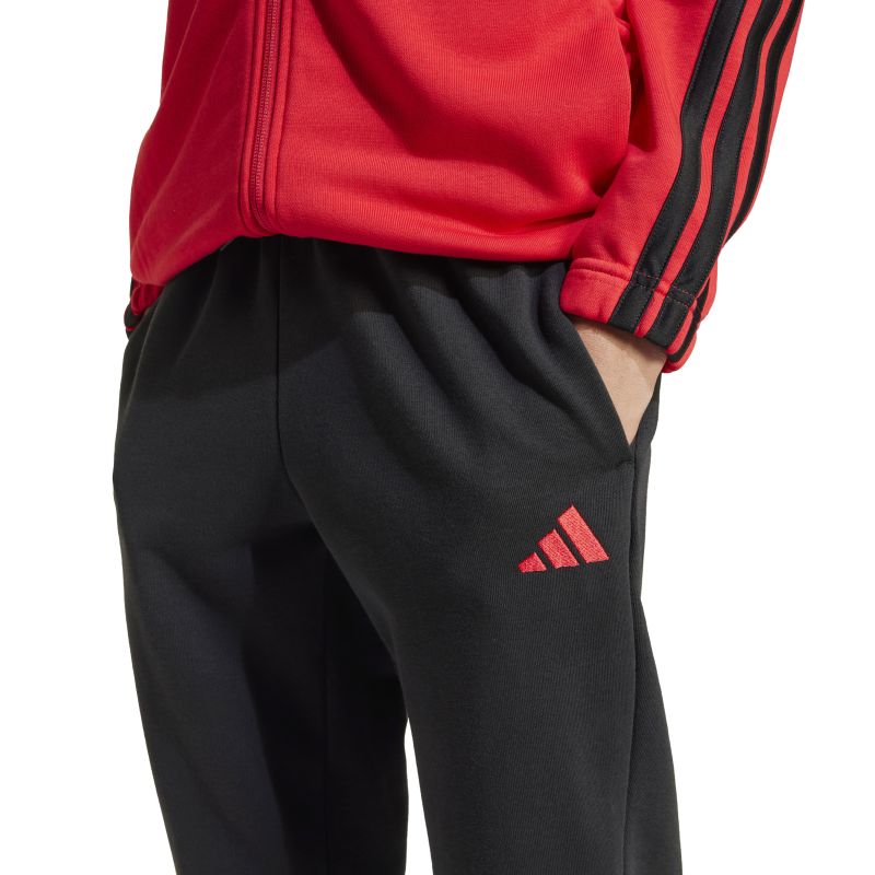 JD6504_8_APPAREL_On-Model_Detail-View-2_white