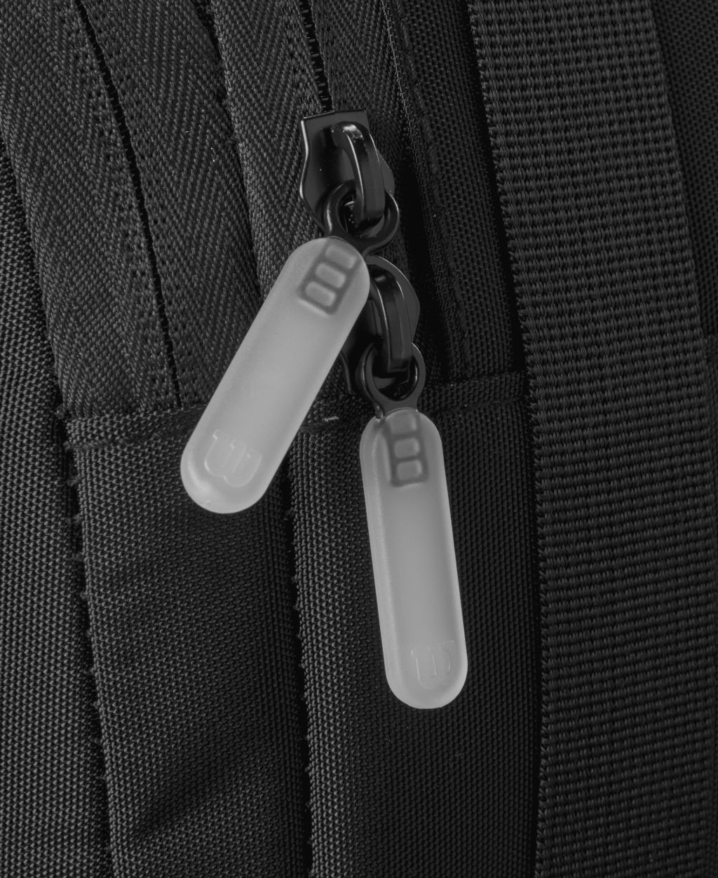 WR8029701_8_NOIR_TOUR_12PK_RACKET_BAG_BL-png-high-res