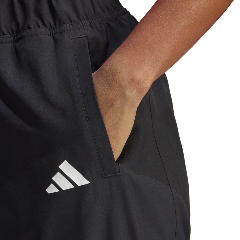 HU1808_6_APPAREL_On-Model_Detail-View-1_white