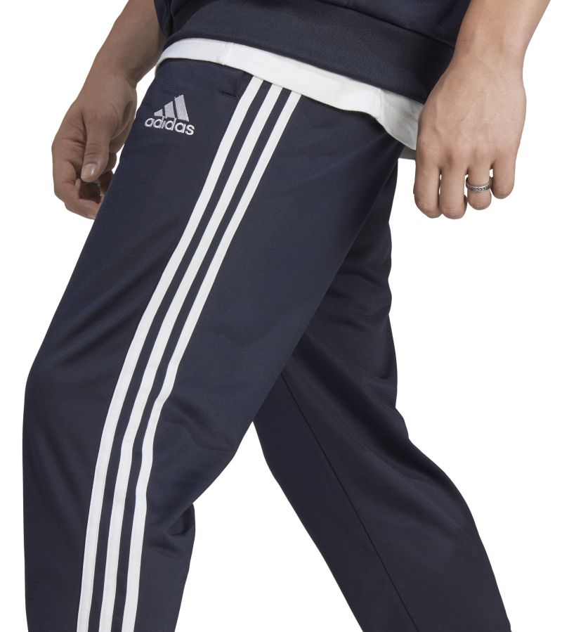 HZ2220_9_APPAREL_On-Model_Detail-View-2_white