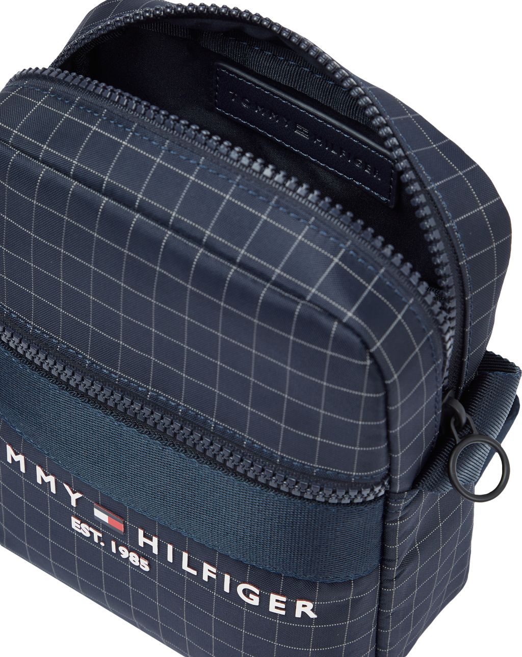 Tommy-Hilfig_SP2022_DW5_AM0AM08679DW5_3